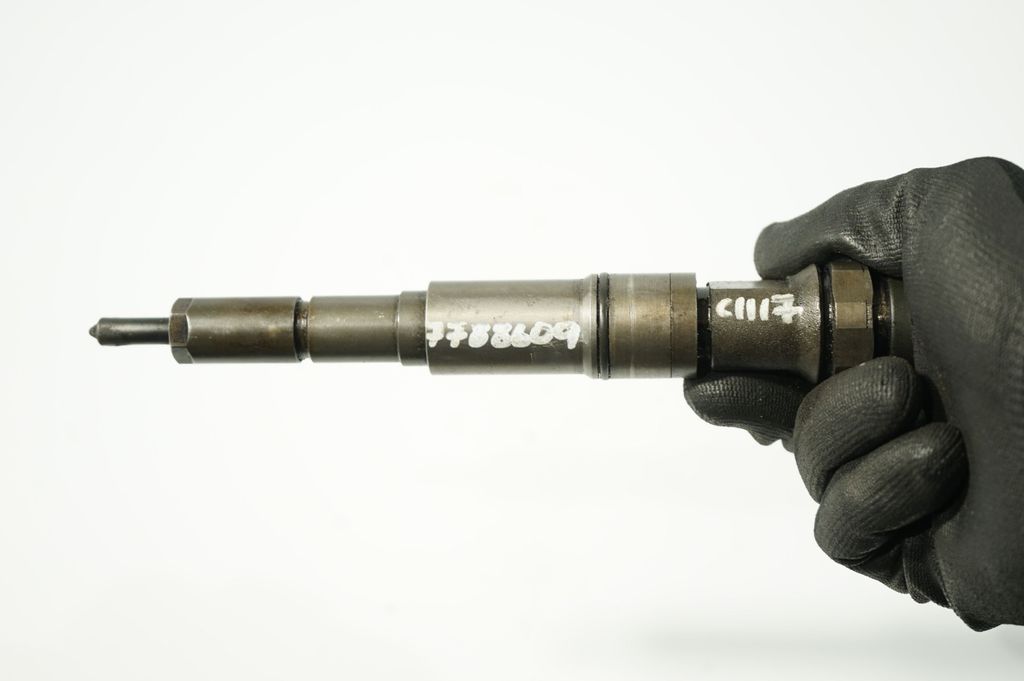 Fuel injector (7)