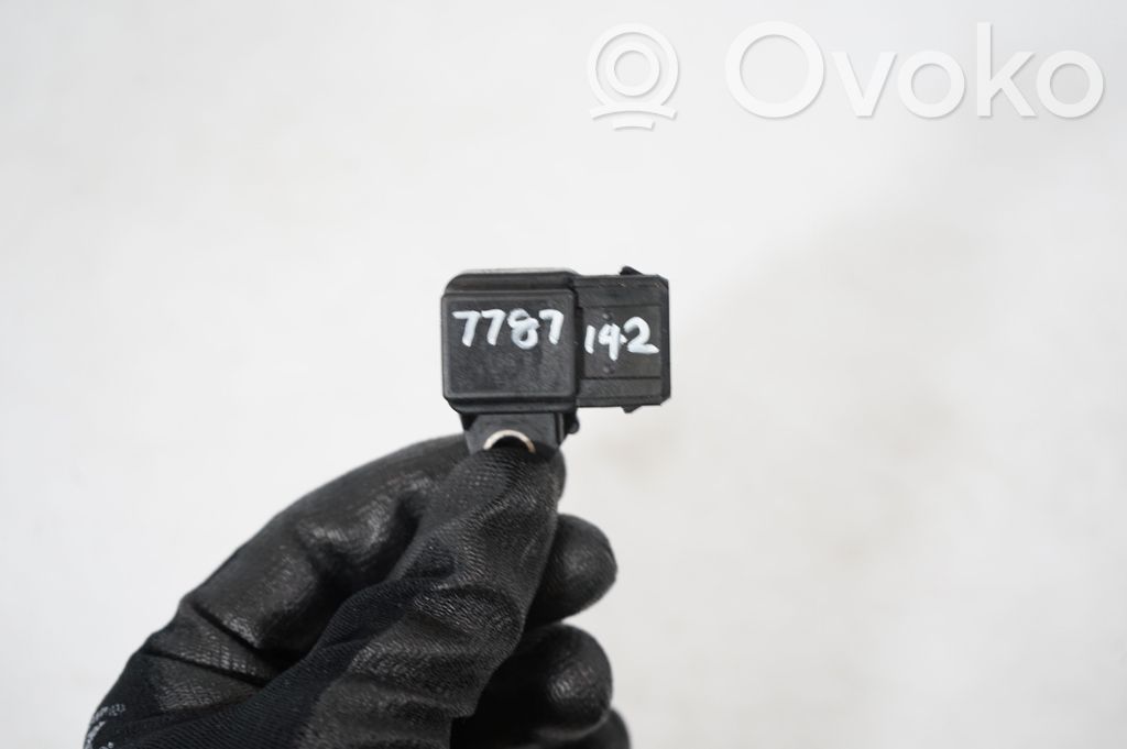 Air pressure sensor (9)