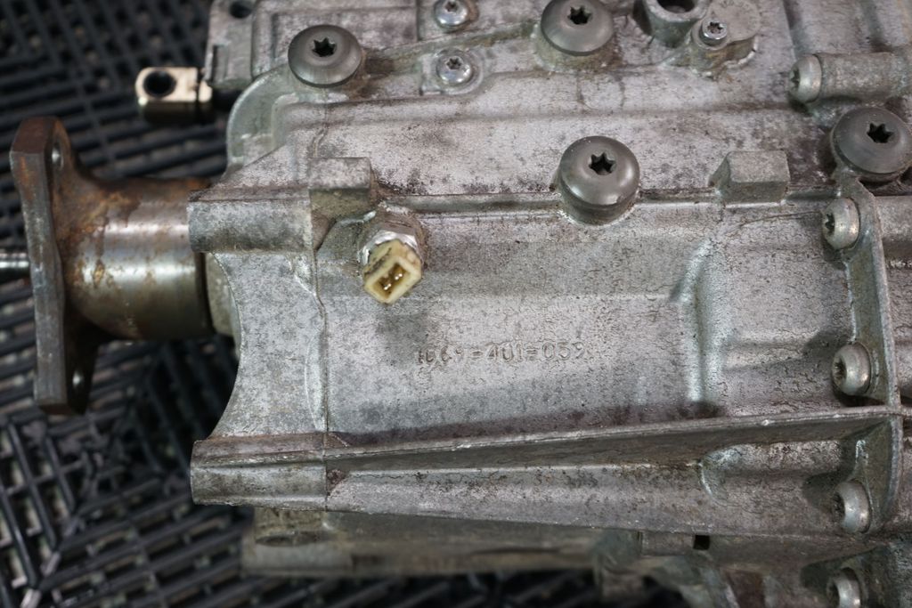 Manual 6 speed gearbox (13)