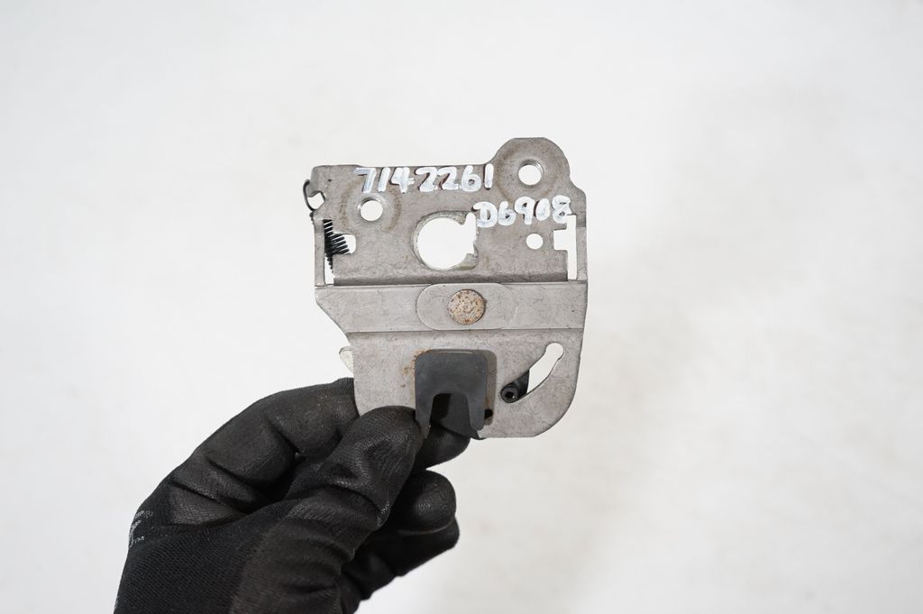 Seat back rest lock catch (7)