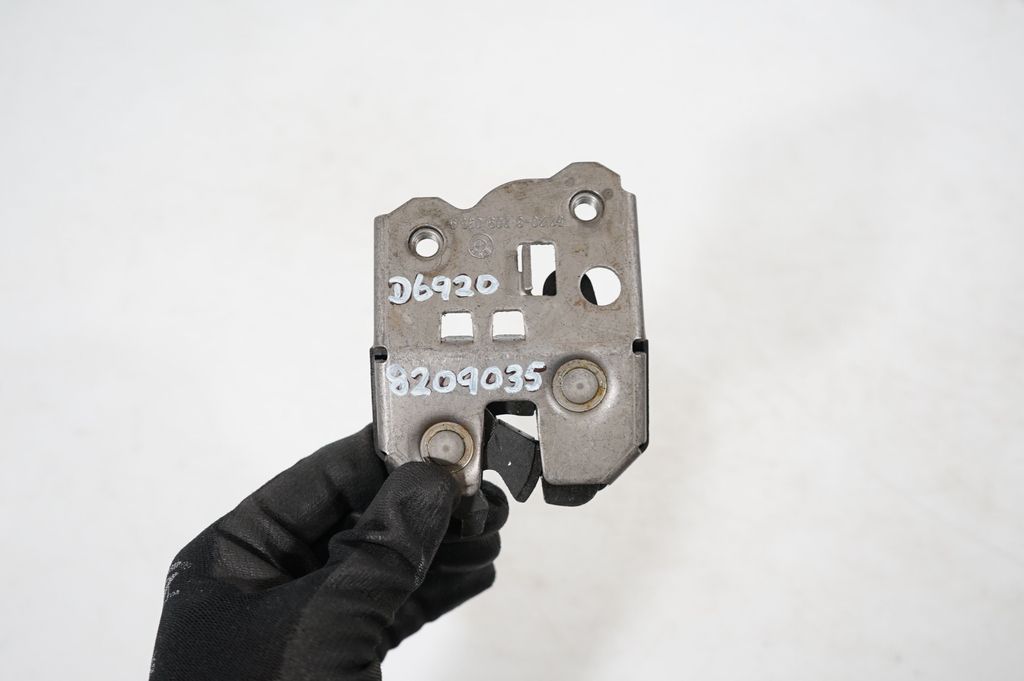 Seat back rest lock catch (7)