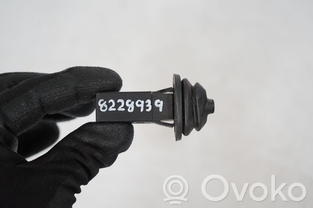 Fuel tank cap lock (8)