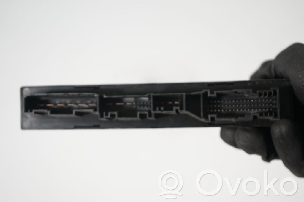 Comfort/convenience module (6)