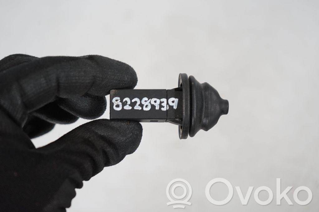 Fuel tank cap lock (8)