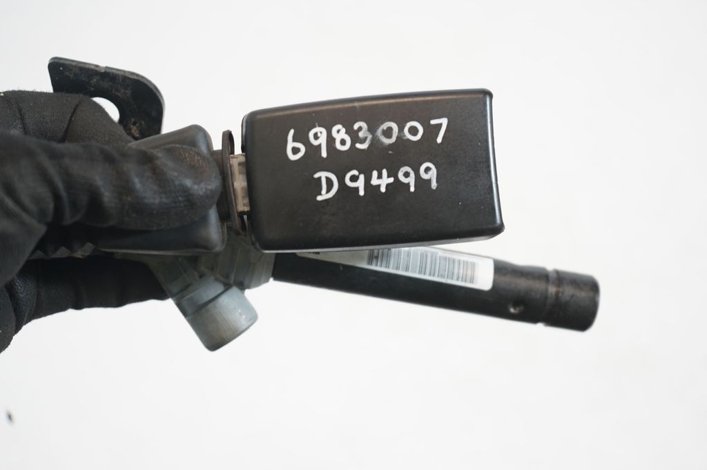 Rear seatbelt buckle (7)