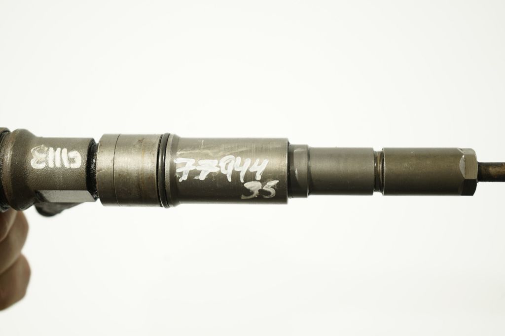 Fuel injector (7)