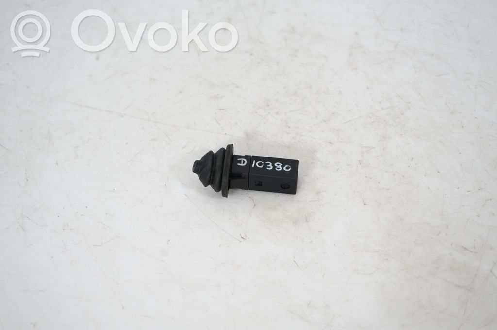 Fuel tank cap lock (5)
