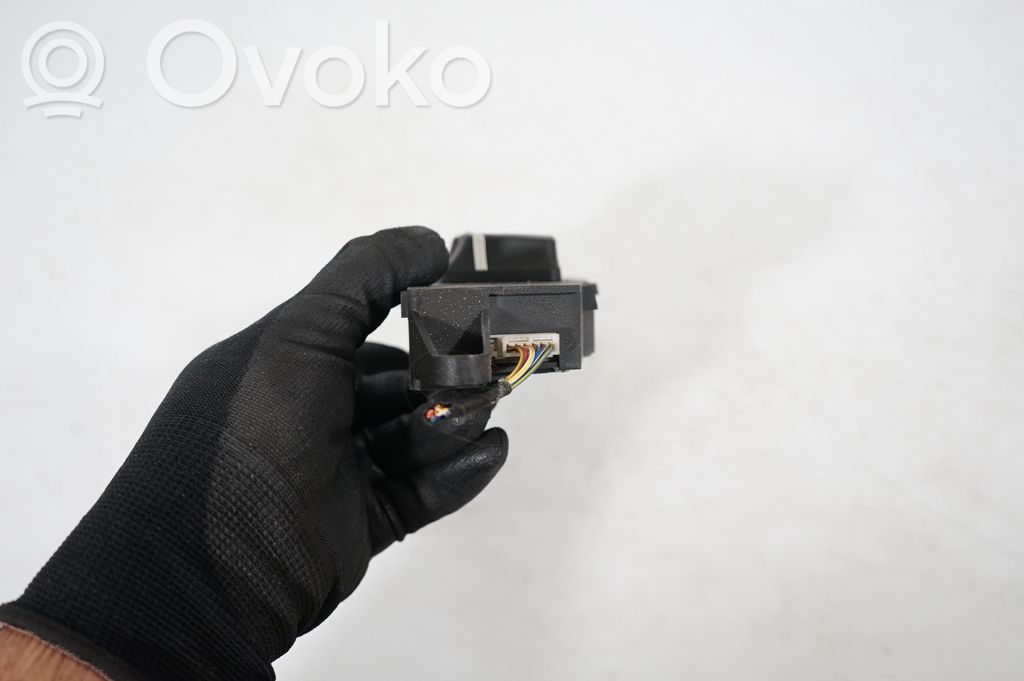 Seat control module (6)