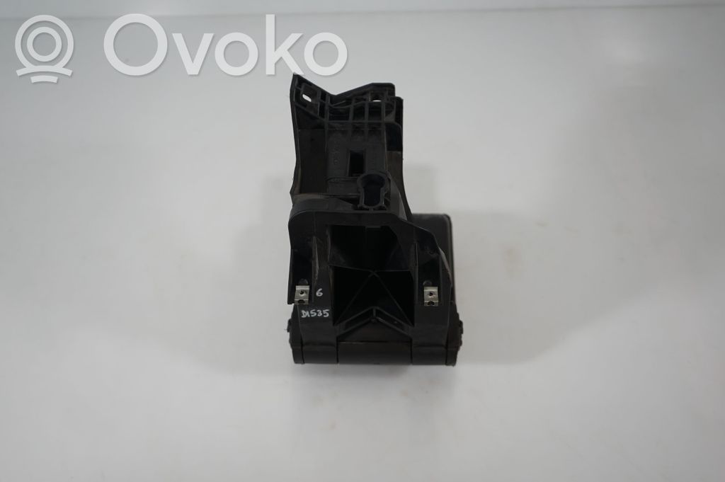 Armrest (6)