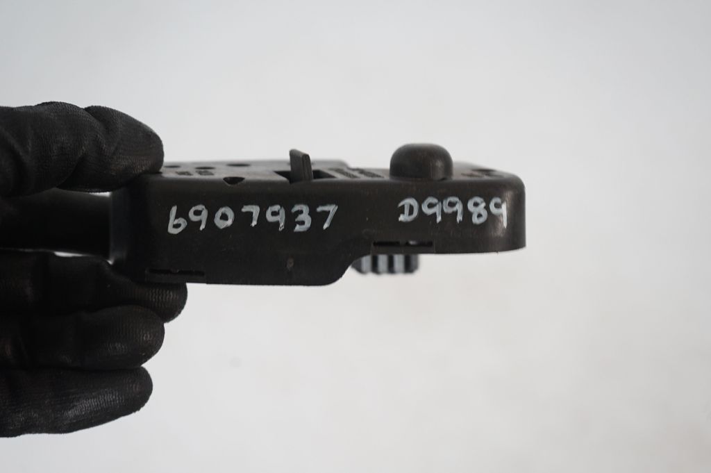 Tailgate rear/tail lights (8)