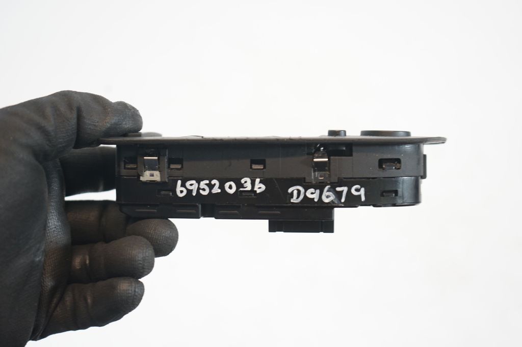 Electric window control switch (8)