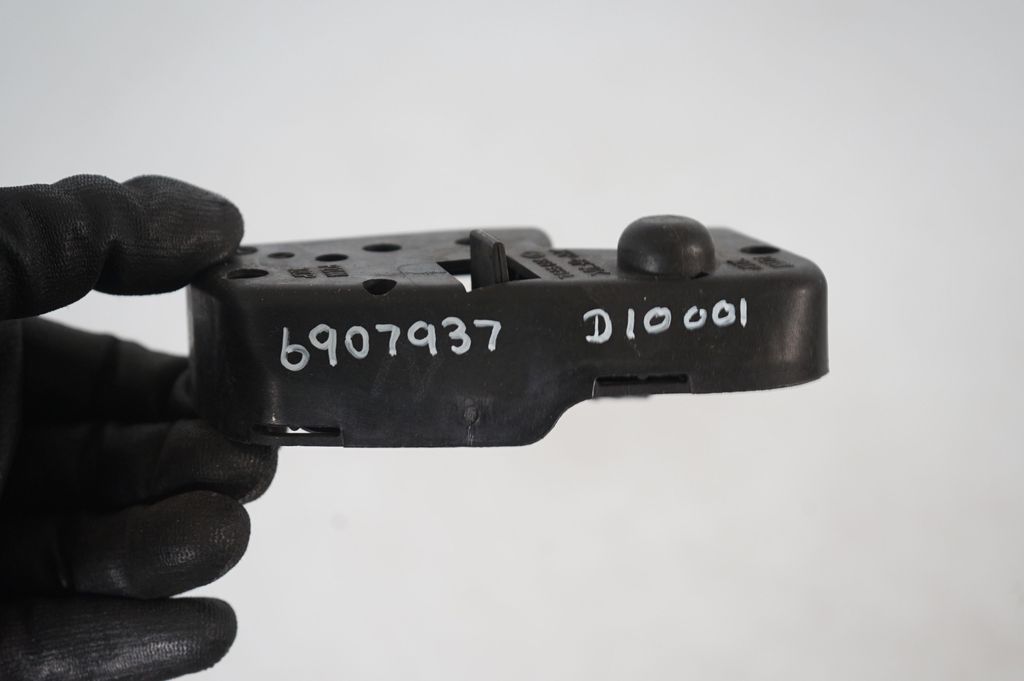 Tailgate rear/tail lights (8)