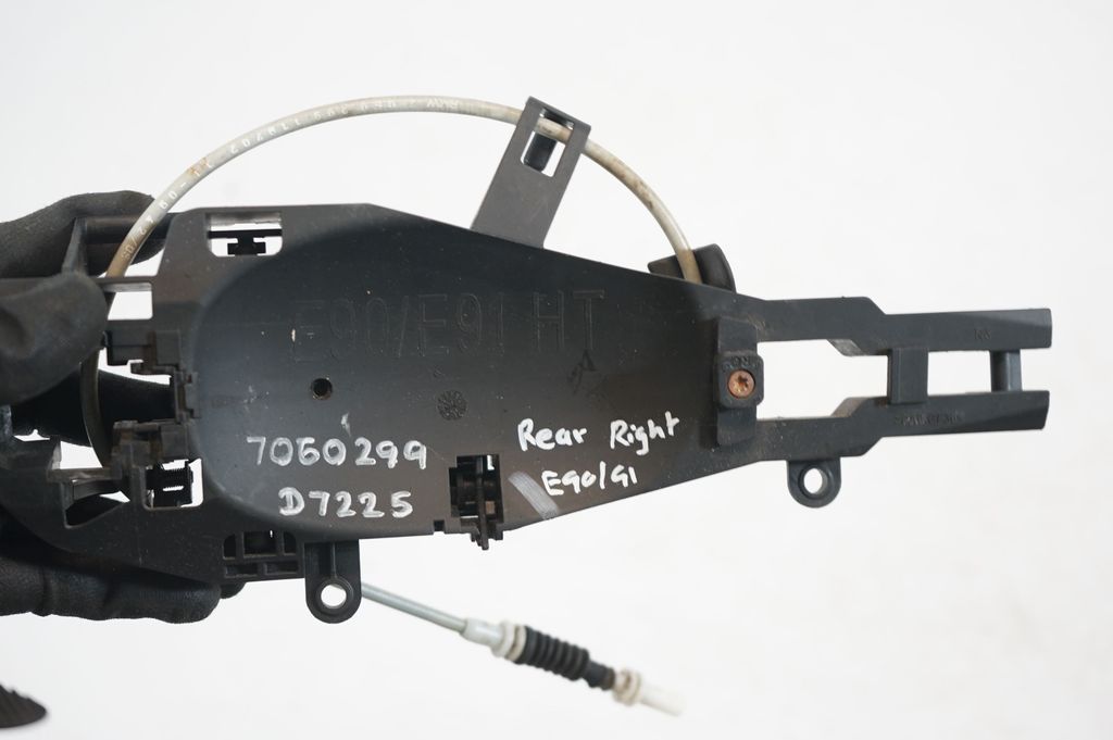 Rear door exterior handle/bracket (7)