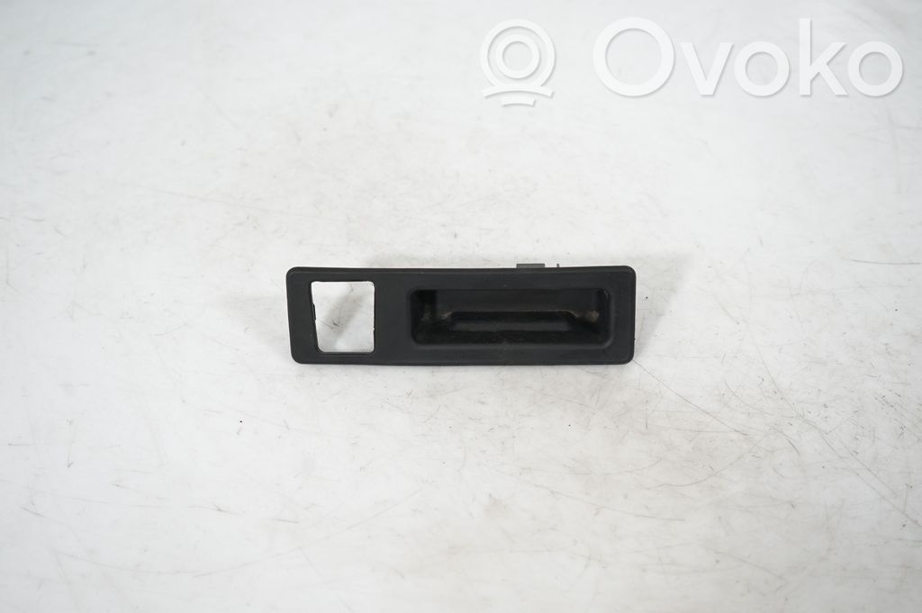 Dashboard lower bottom trim panel