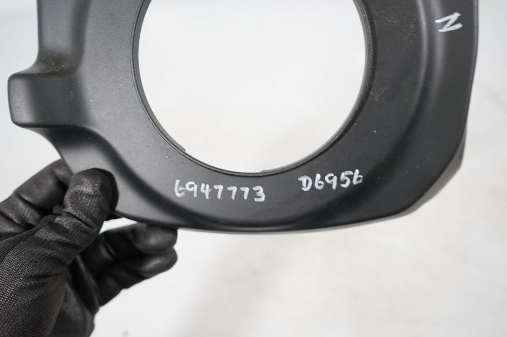 Steering wheel column trim (8)