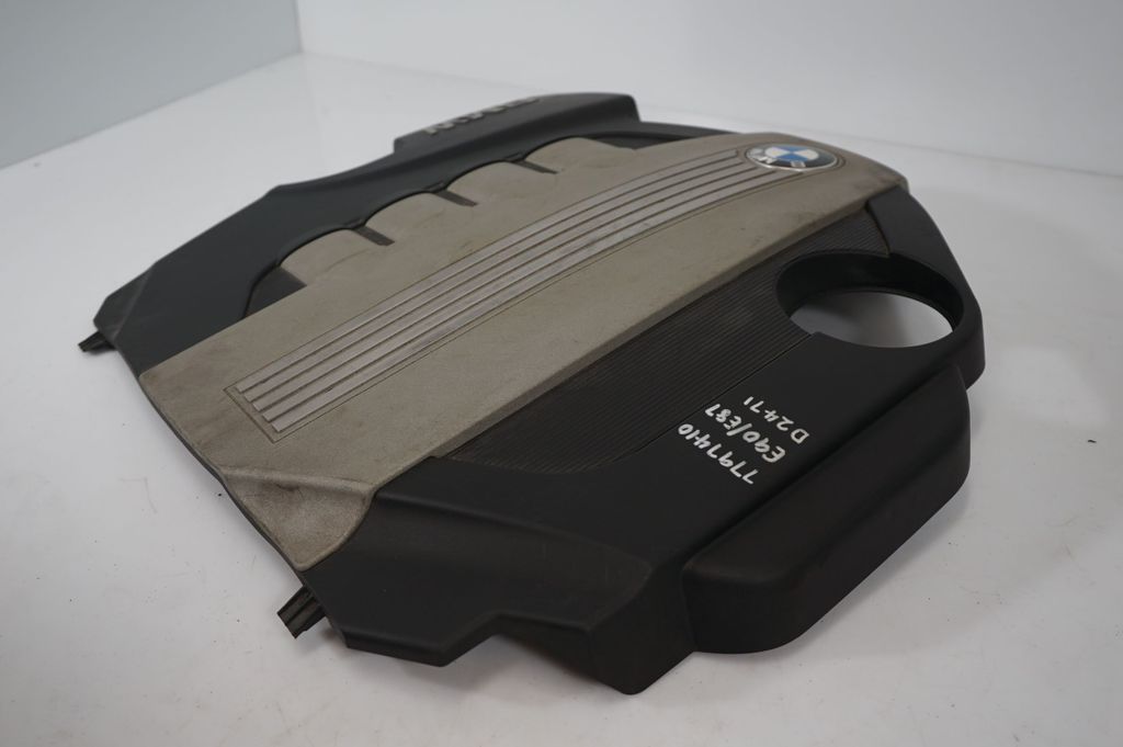 Engine cover (trim) (7)