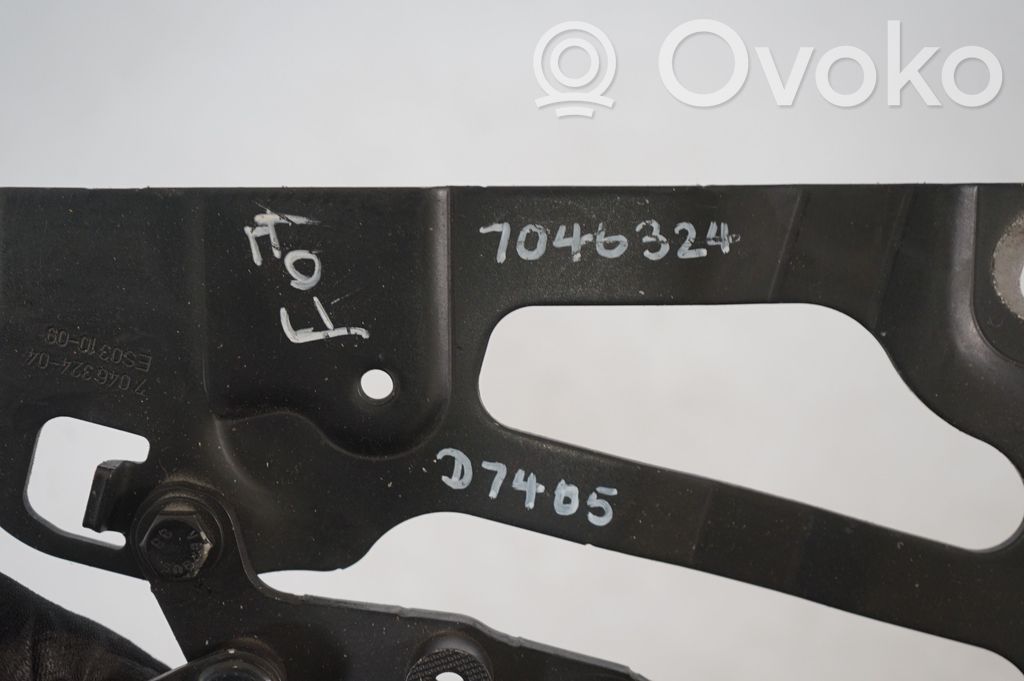 Engine bonnet/hood hinges (8)