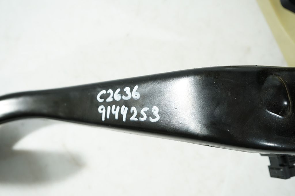 Brake pedal (8)