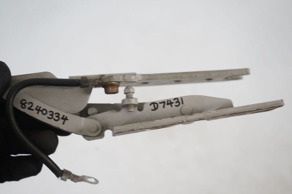 Engine bonnet/hood hinges (7)