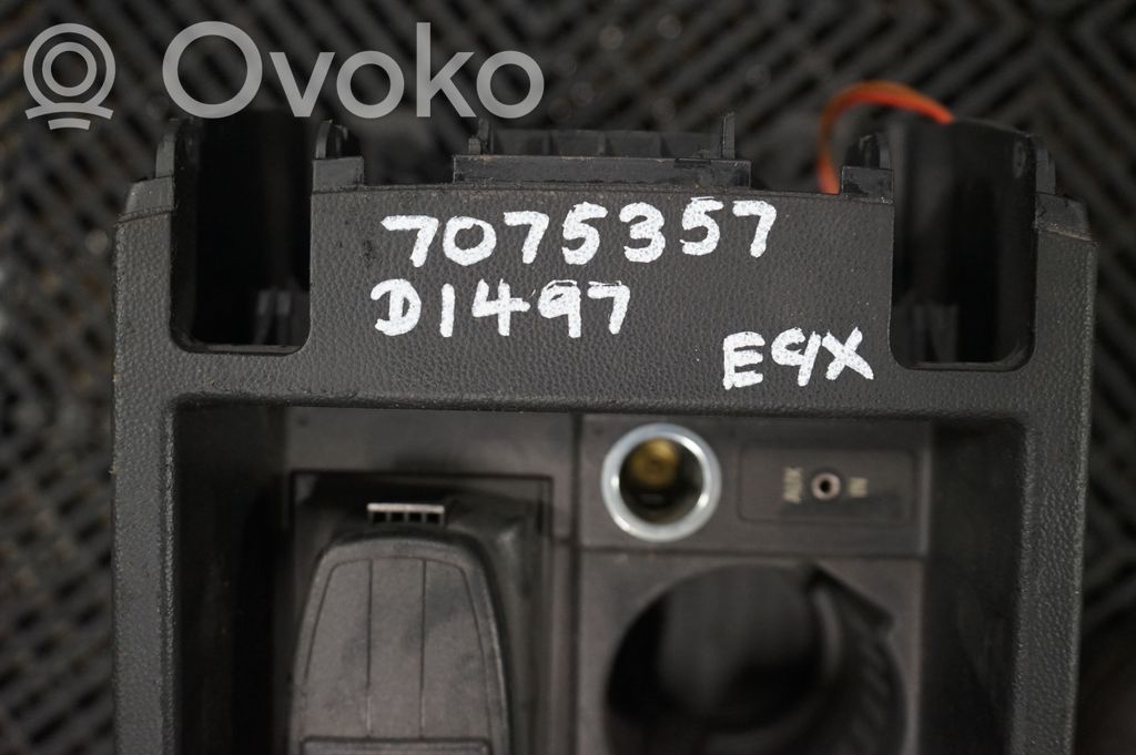 Armrest (7)