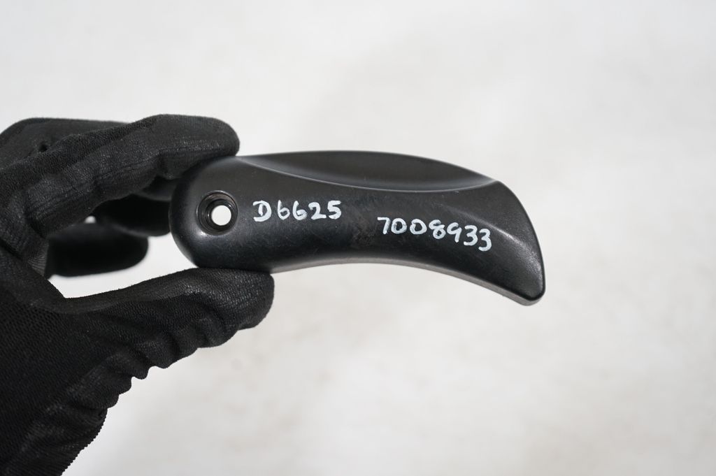 Engine bonnet (hood) release handle (7)