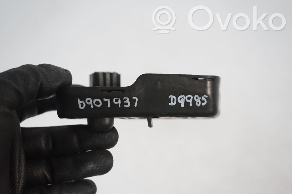 Tailgate rear/tail lights (8)