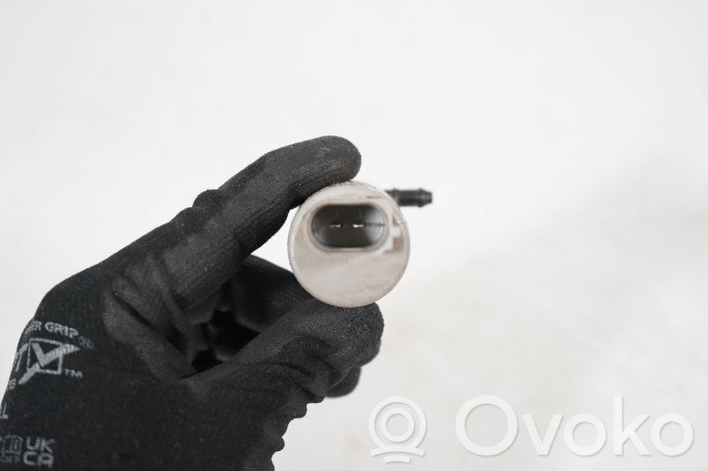 Windscreen/windshield washer pump (6)