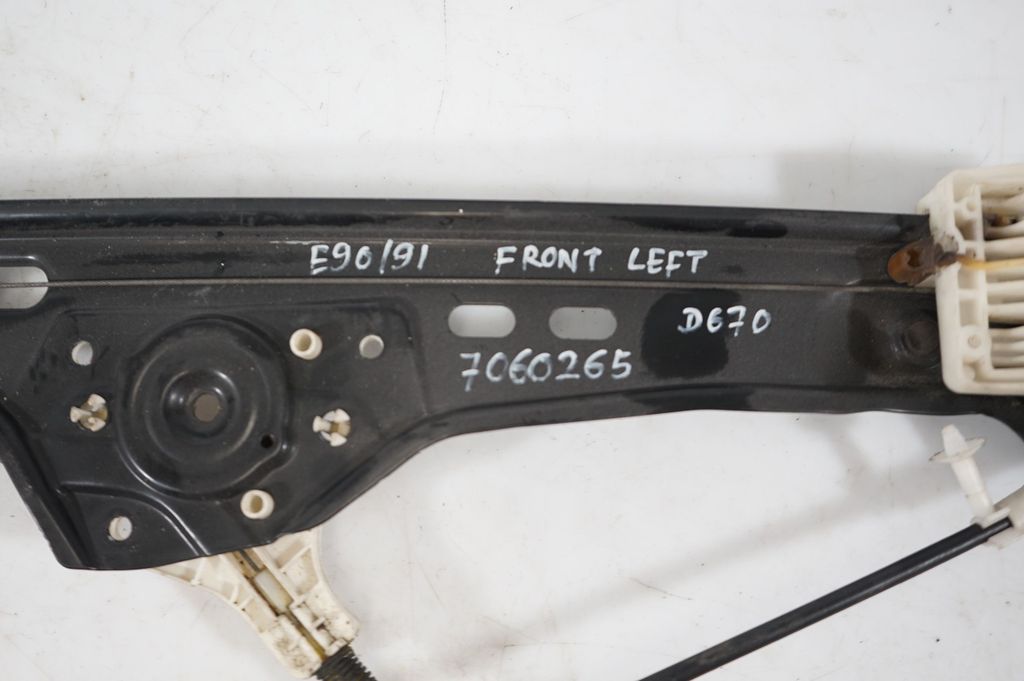 Front door window regulator with motor (9)