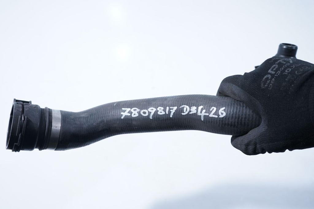 Engine coolant pipe/hose (9)