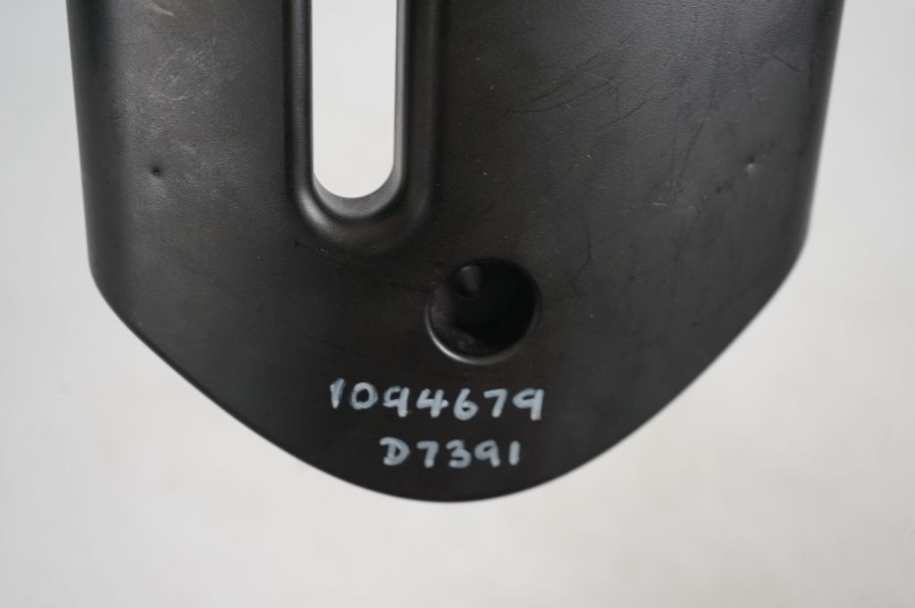 Steering wheel column trim (8)