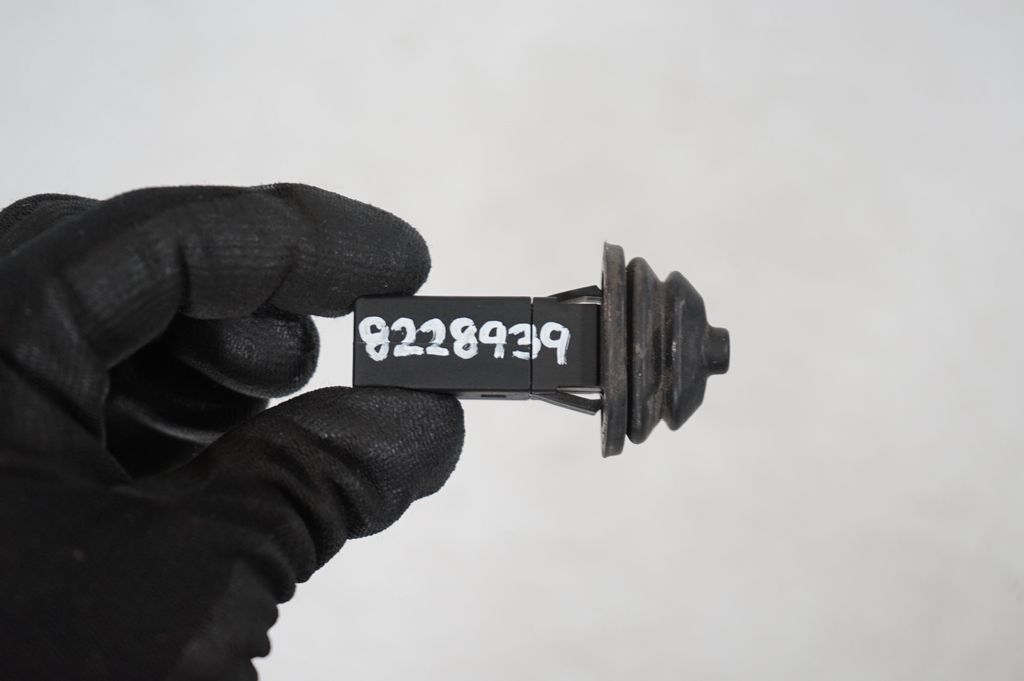 Fuel tank cap lock (8)