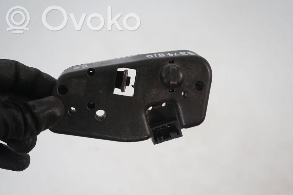 Tail light bulb cover holder (7)