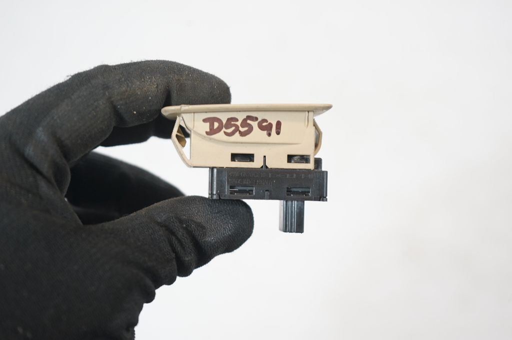 Electric window control switch (9)