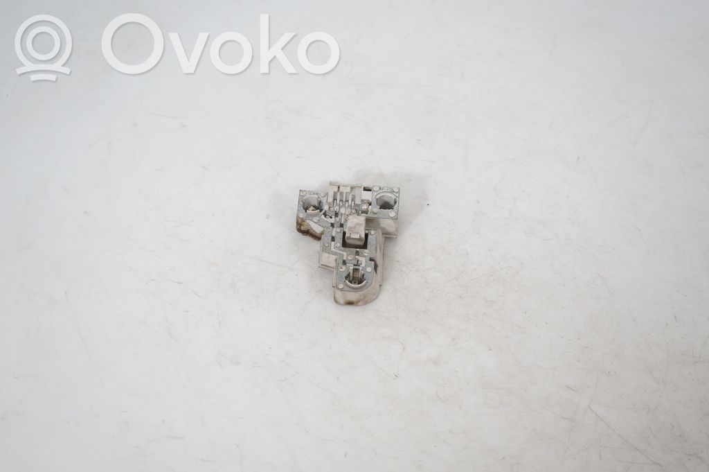 Tail light bulb cover holder (4)