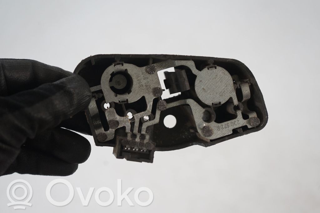 Tail light bulb cover holder (7)