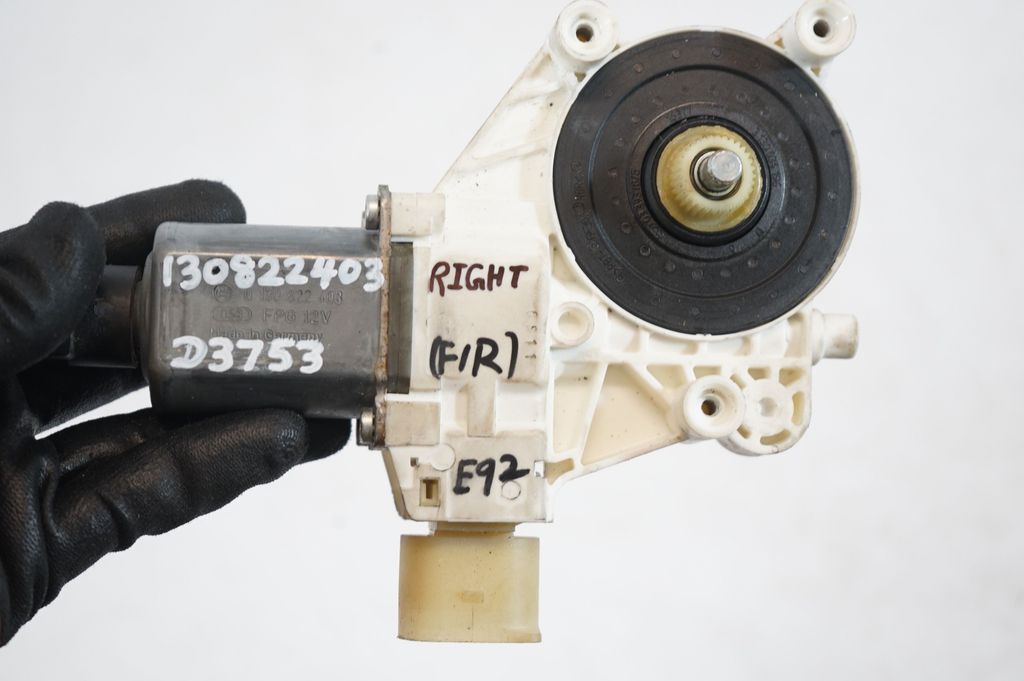 Front door window regulator with motor (8)