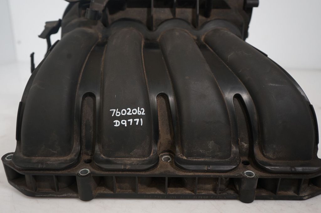 Intake manifold (8)