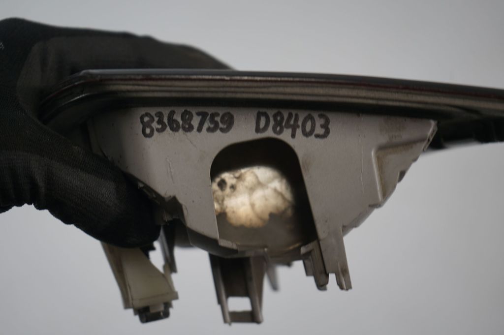 Tailgate rear/tail lights (8)