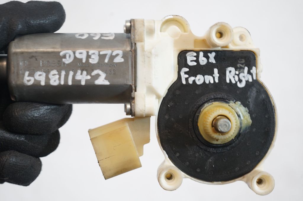 Front door window regulator with motor (8)