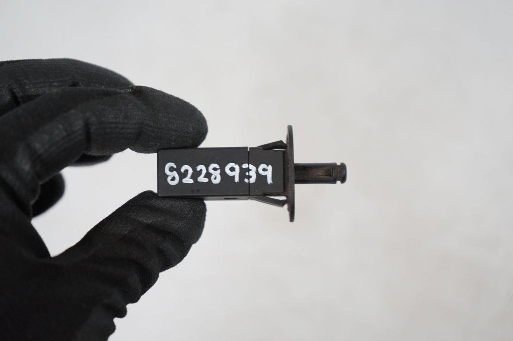 Fuel tank cap lock (8)