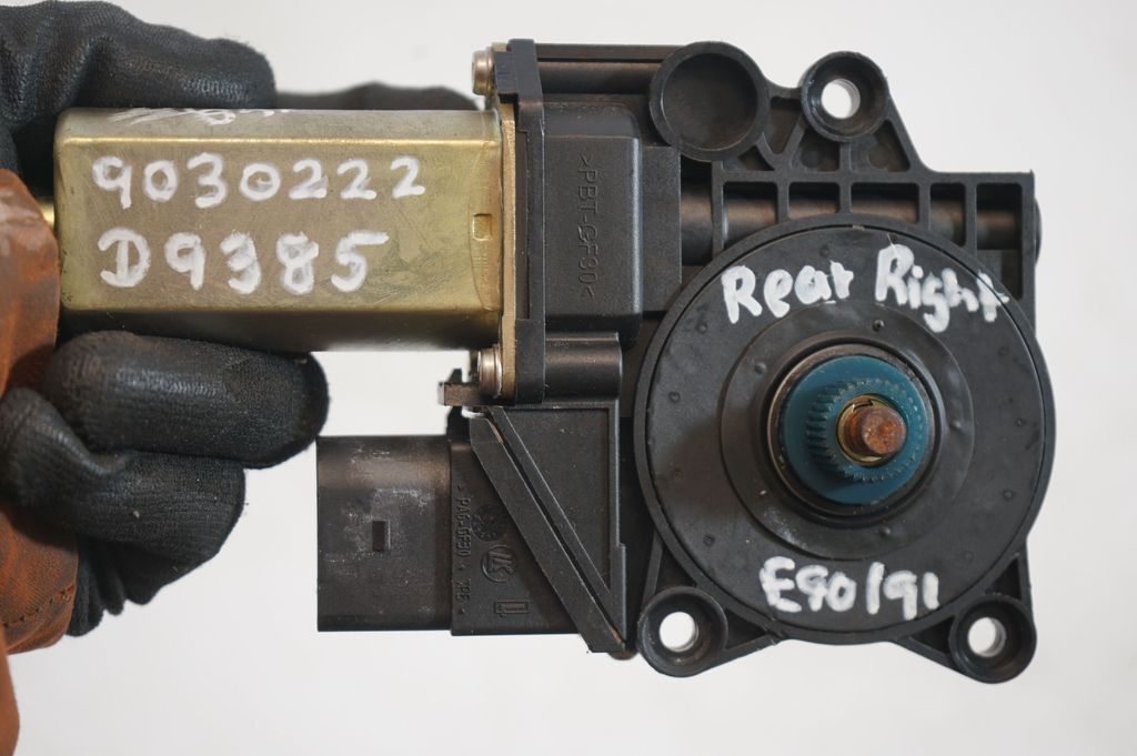 Rear door window regulator with motor (9)