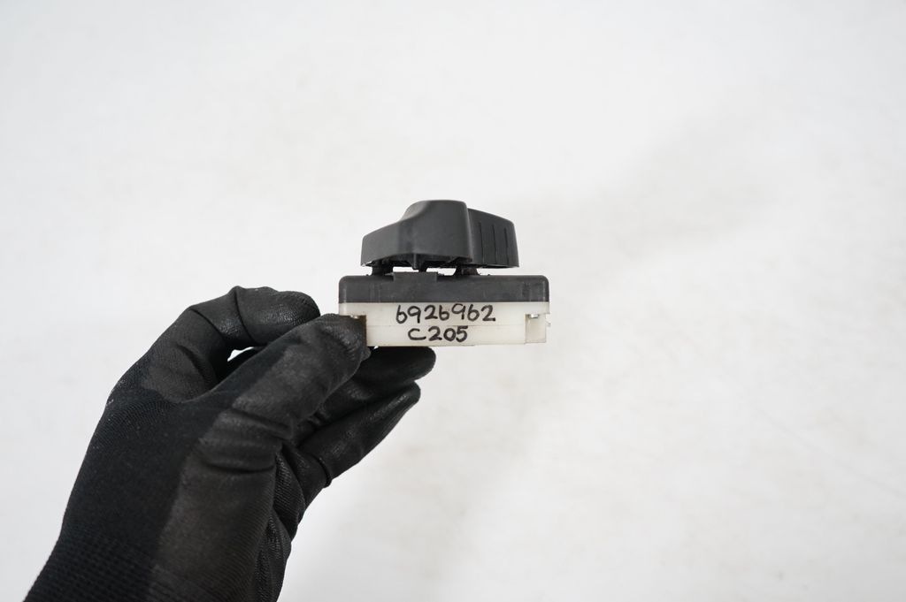 Seat control switch (8)