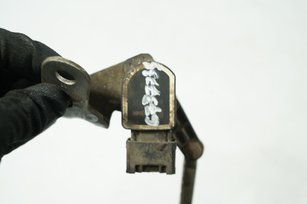 Accelerator throttle pedal (13)