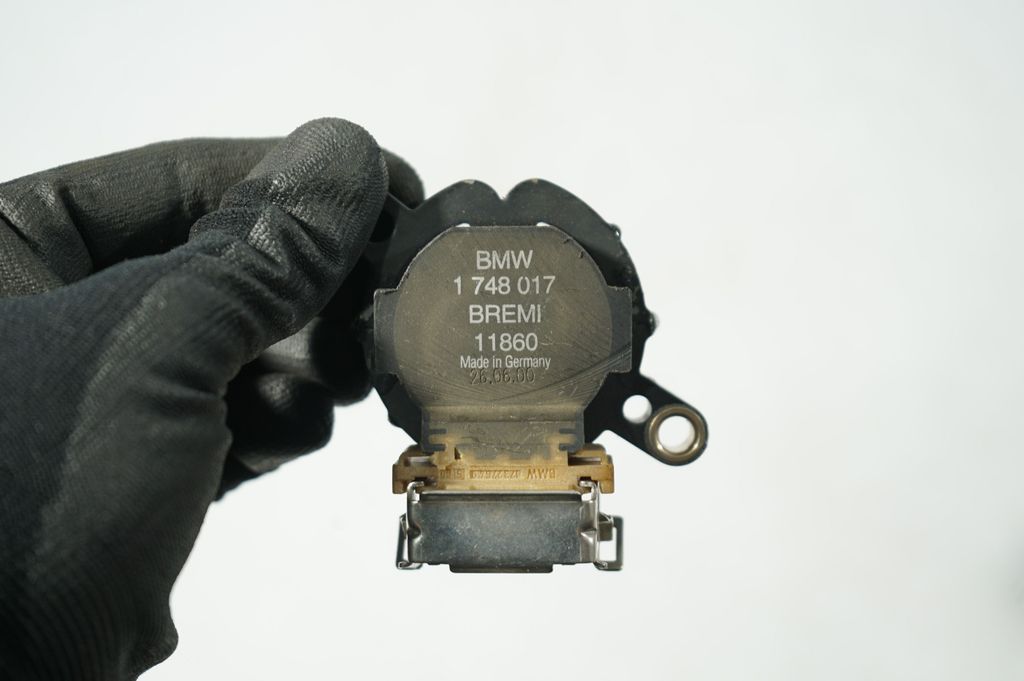 High voltage ignition coil (9)