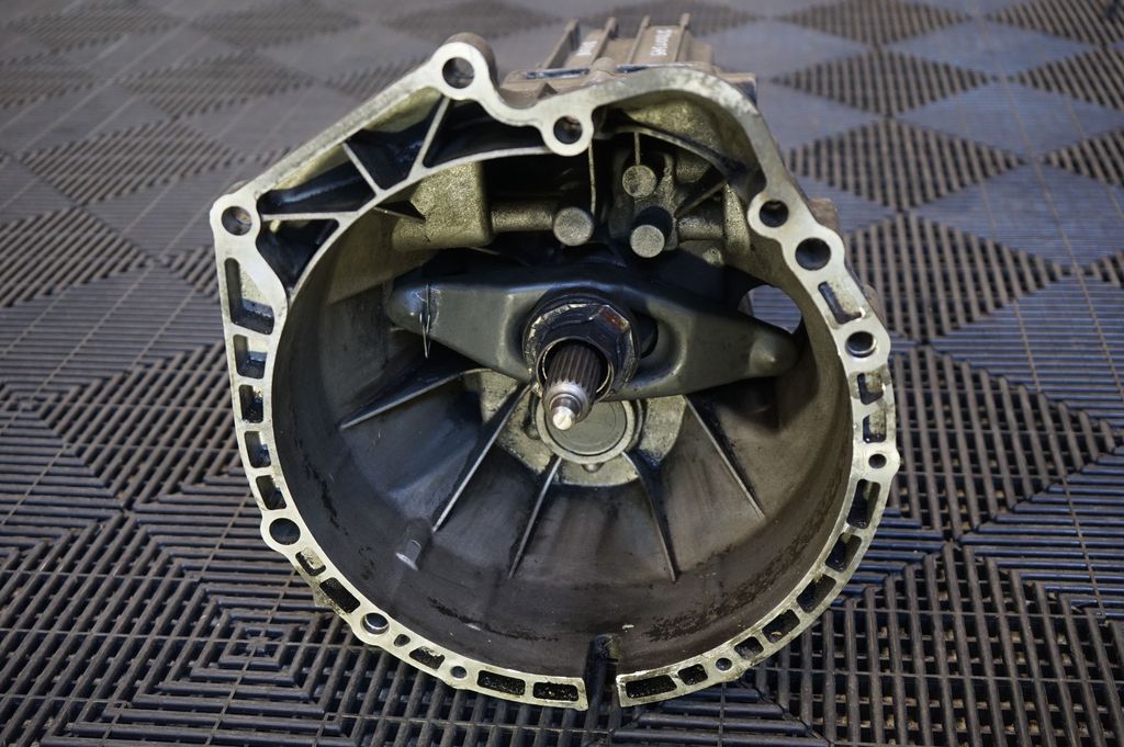 Manual 6 speed gearbox (7)