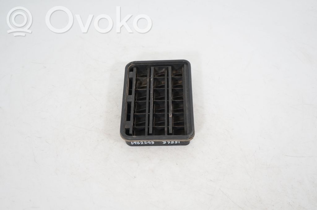 Quarter panel pressure vent (4)