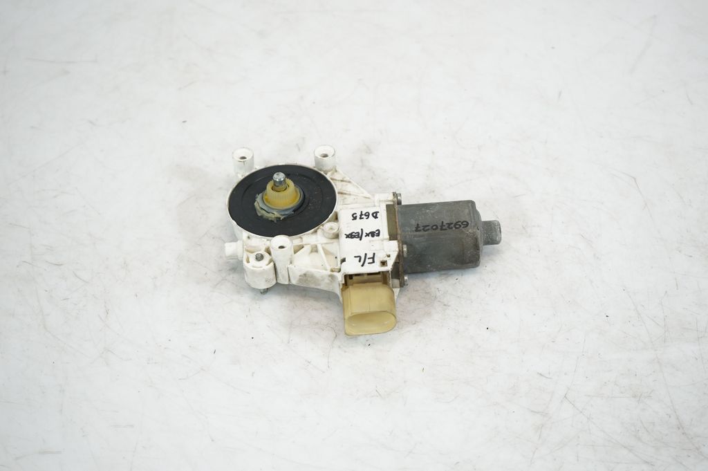 Front door window regulator with motor (3)