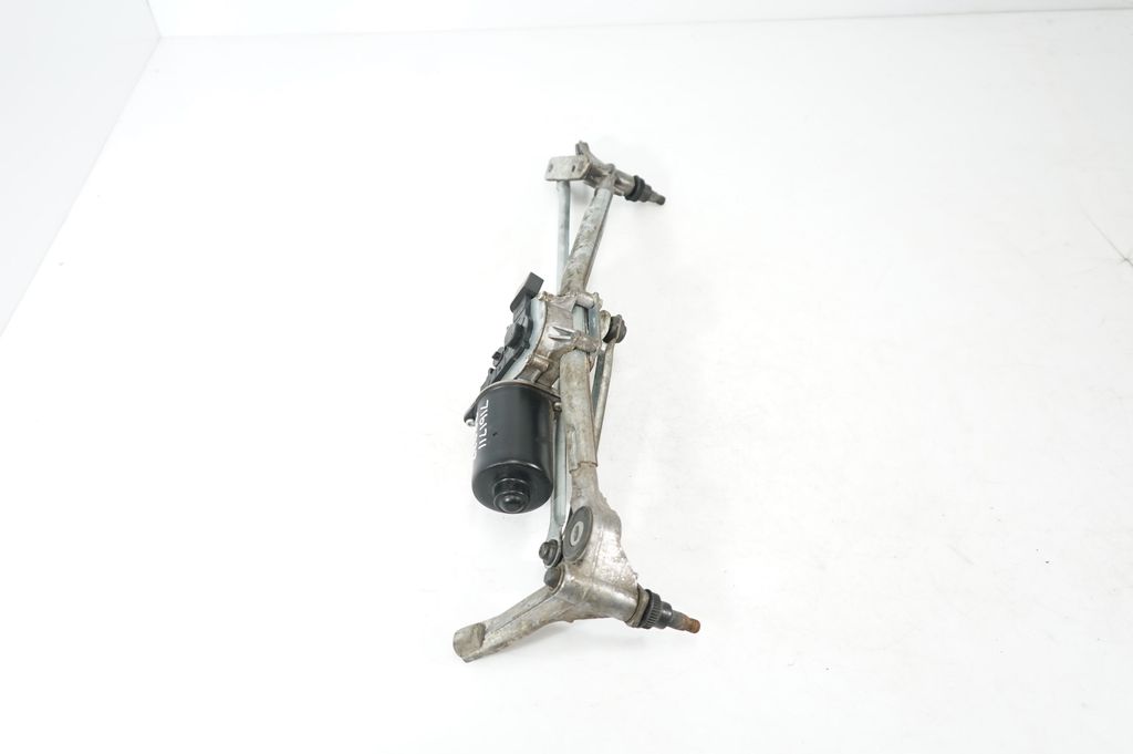 Front wiper linkage and motor (2)