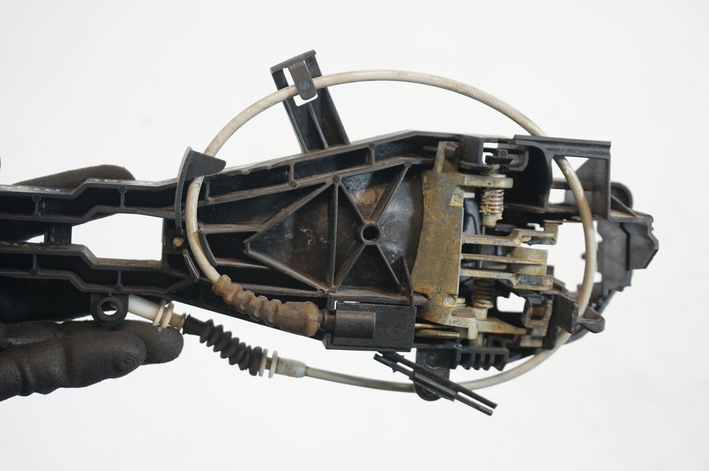 Rear door exterior handle/bracket (6)