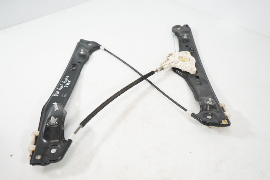 Front door window regulator with motor (7)